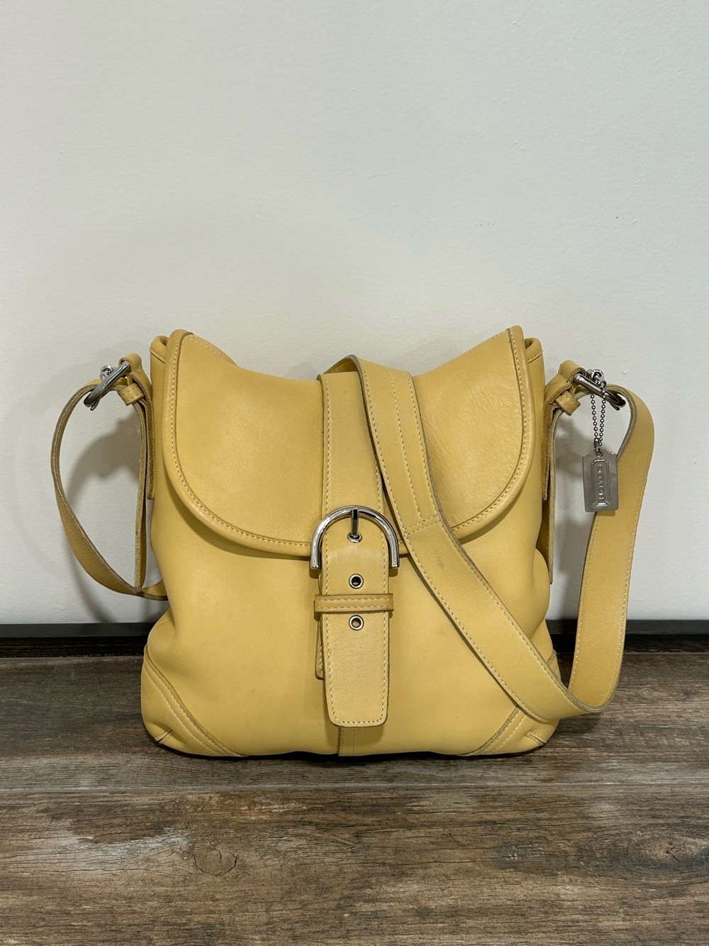 Y2K Coach 9480 Leather Soft Yellow Two-Way Soho Shoulder/Crossbody Bag Buckle